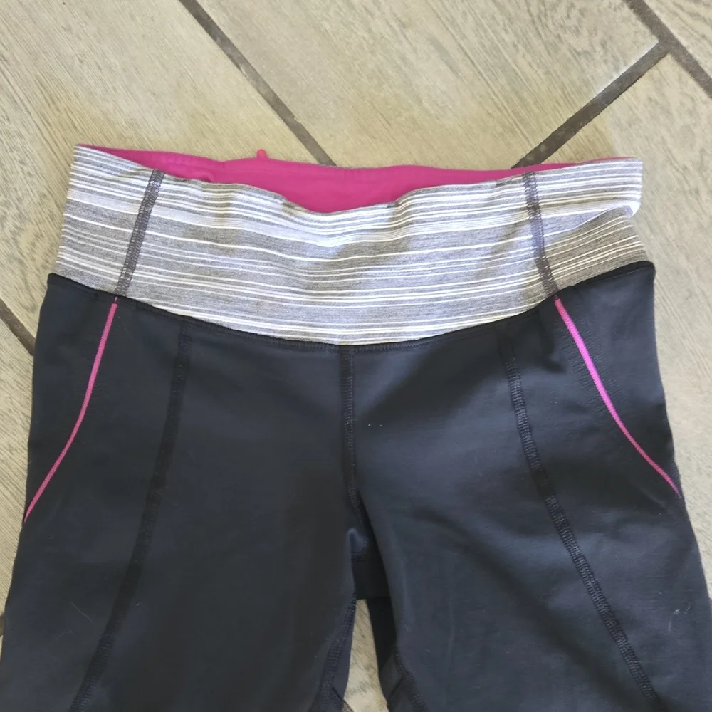 Lululemon Black Crop Leggings‎ with Striped Waistband Size 4 L22